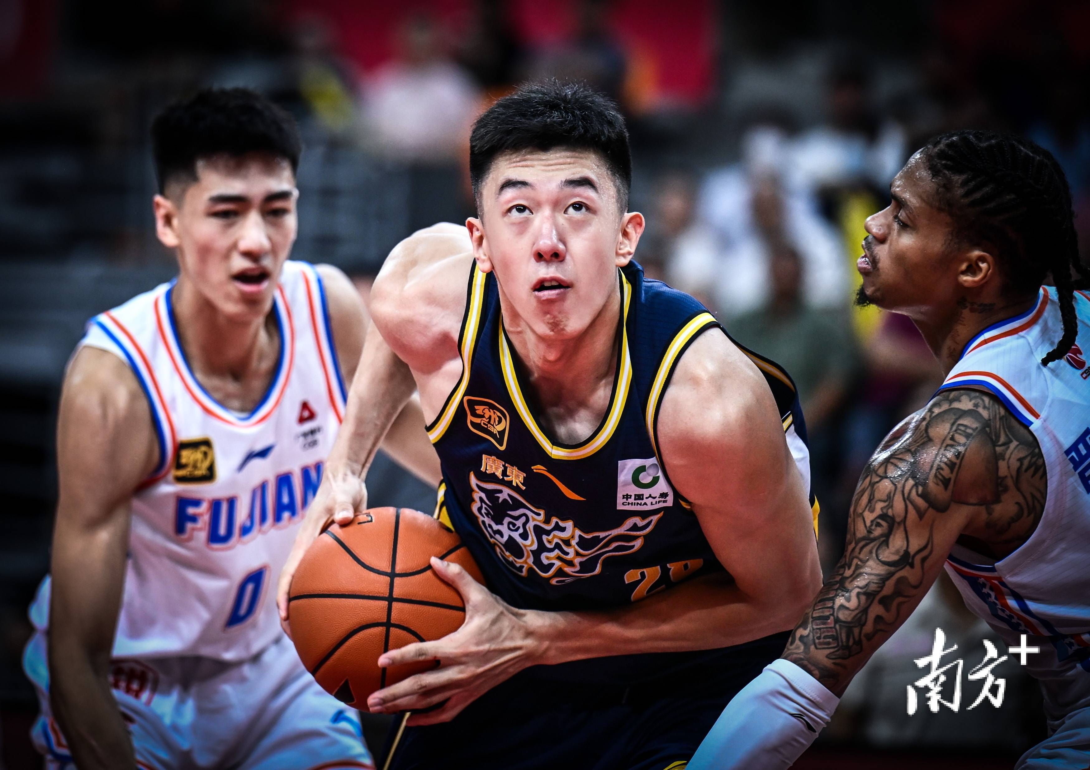 福建男篮发挥出色，战胜强劲对手，引发热议
