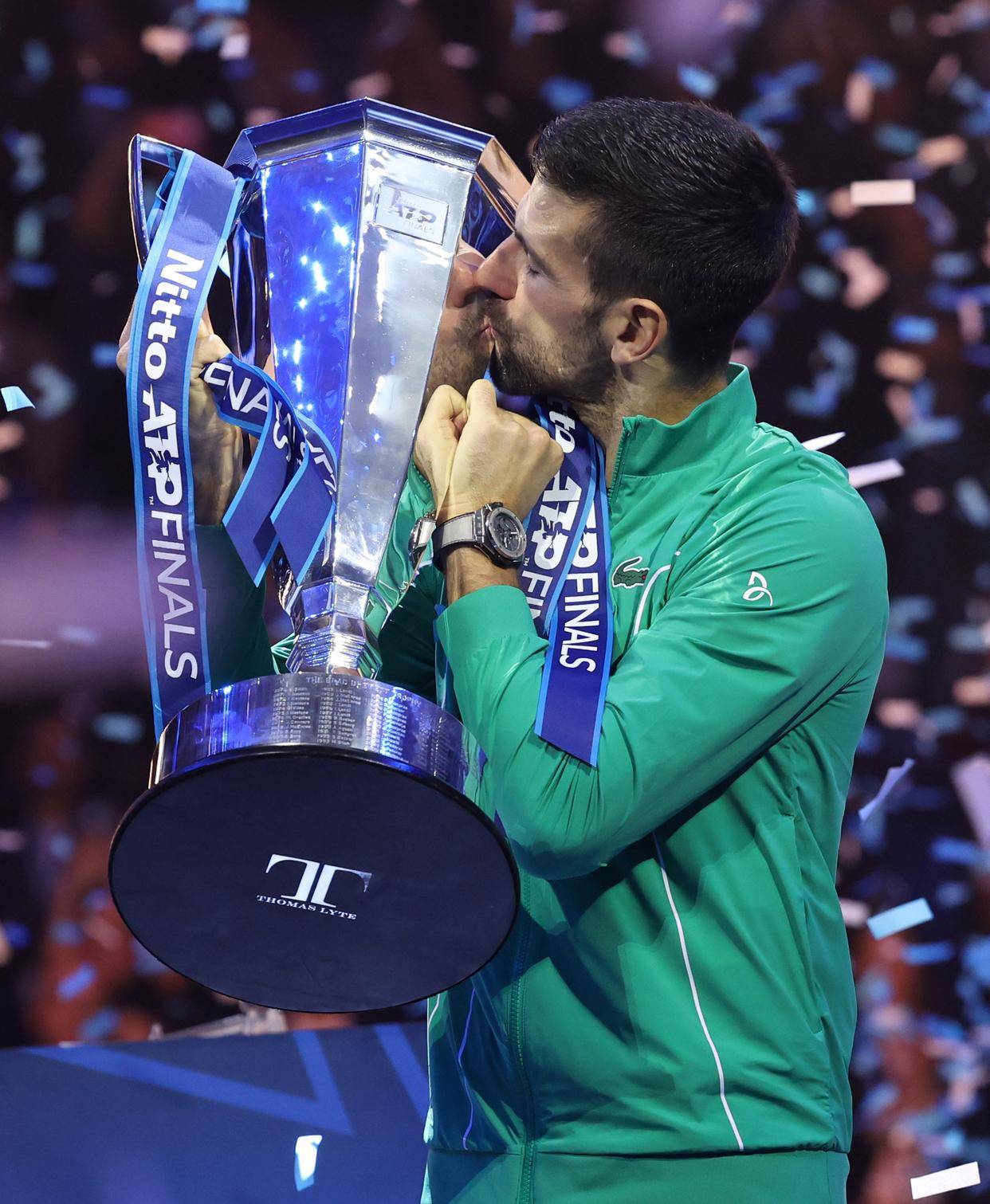 包含ATP总决赛逆转戴维斯杯，辛纳刷新纪录的词条