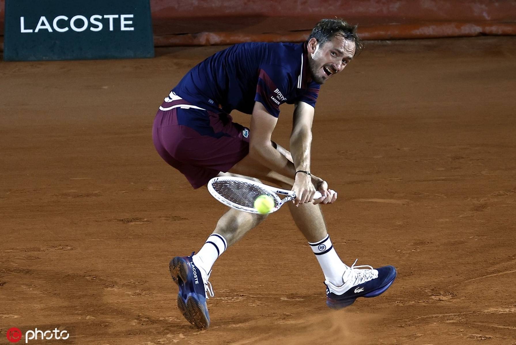 包含法网鏖战蒙特卡洛大师赛，梅德韦杰夫关键制胜的词条