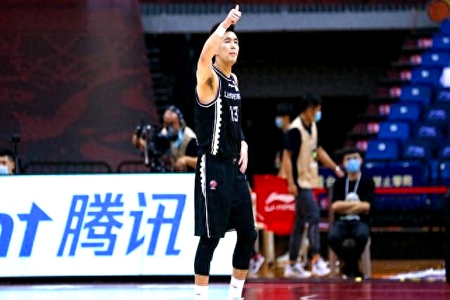 广州队翻盘快船,郭艾伦状态火热 广州队翻盘快船,郭艾伦状态火热