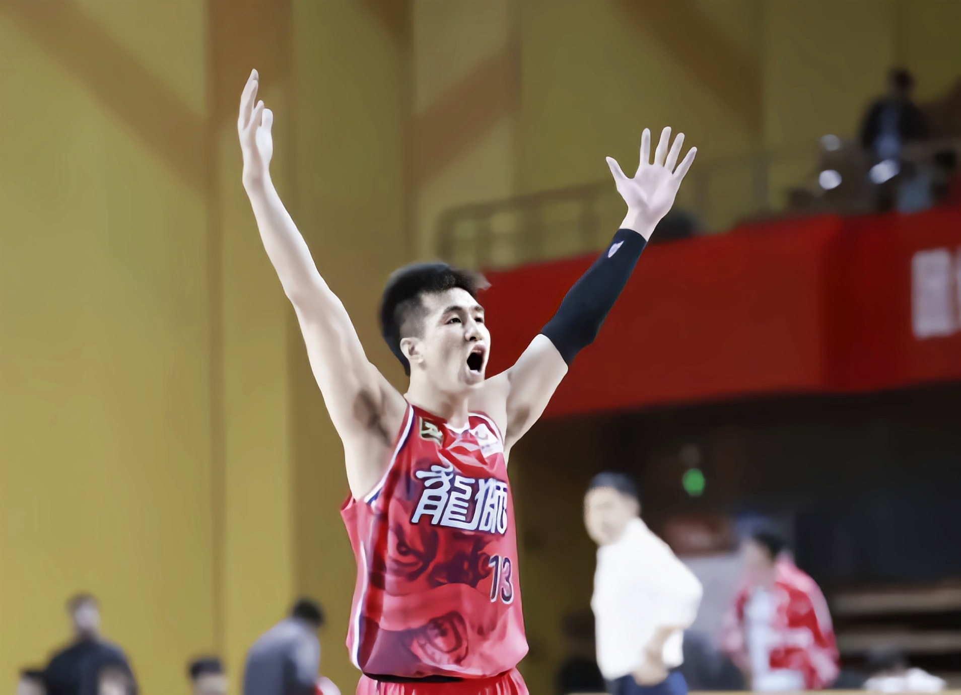 广州队翻盘快船,郭艾伦状态火热 广州队翻盘快船,郭艾伦状态火热