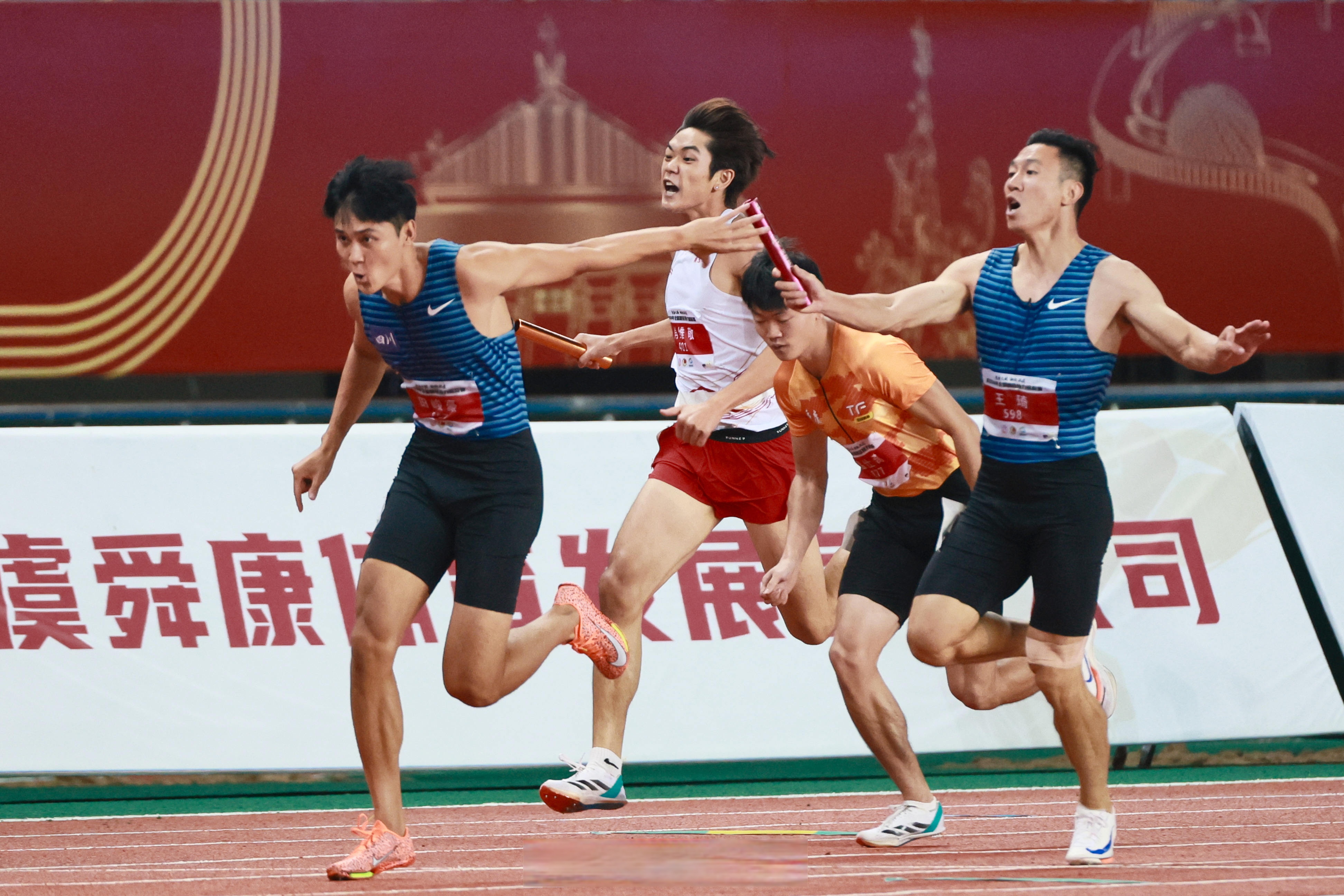 上海队力克四川队,高诗岩扛起全队 上海队力克四川队,高诗岩扛起全队