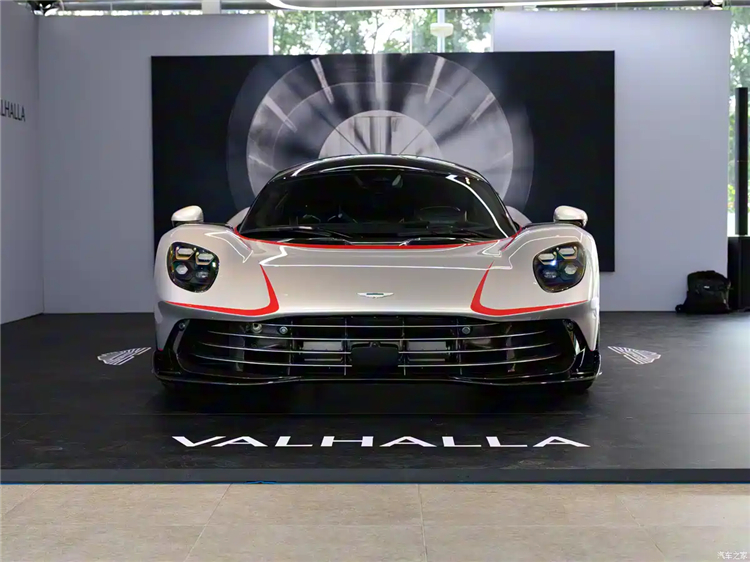 阿斯顿马丁鏖战威廉姆斯，皮亚斯特里点燃赛场